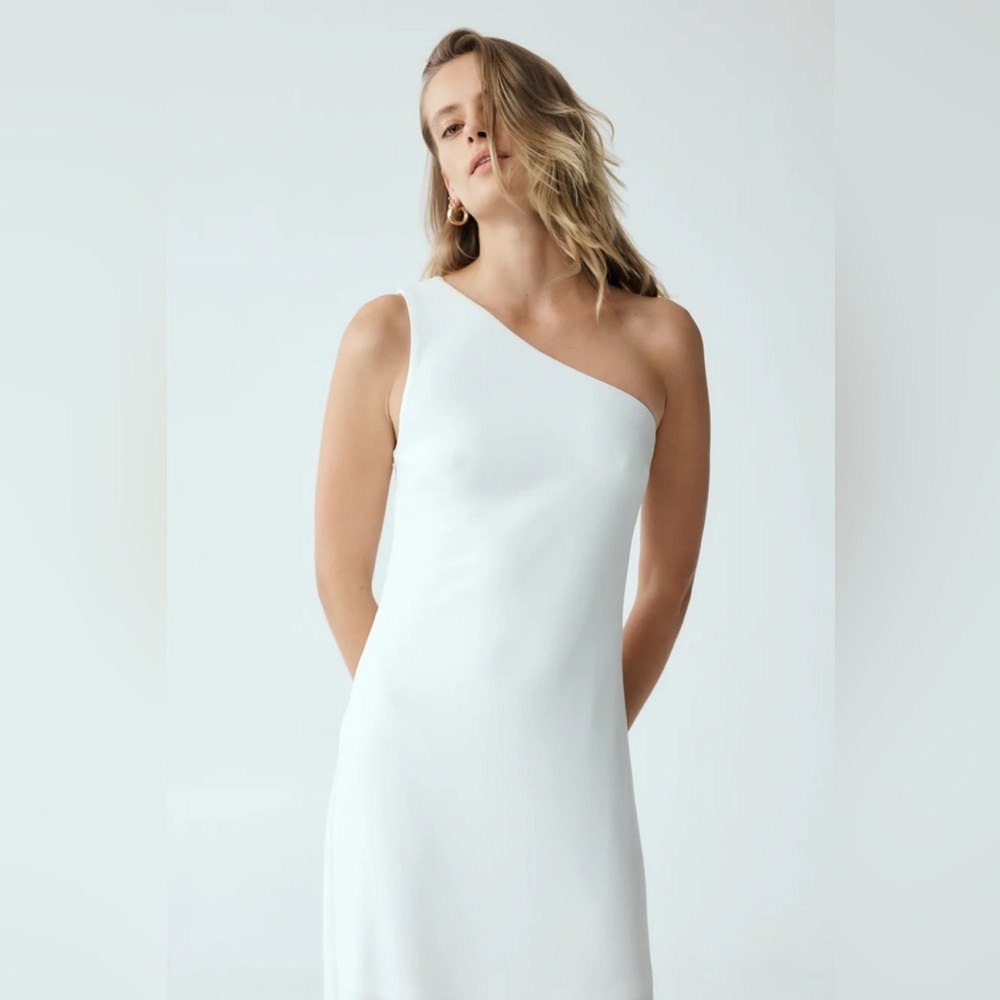 Third Form White‎ One-Shoulder Dress - Picture 2 of 7
